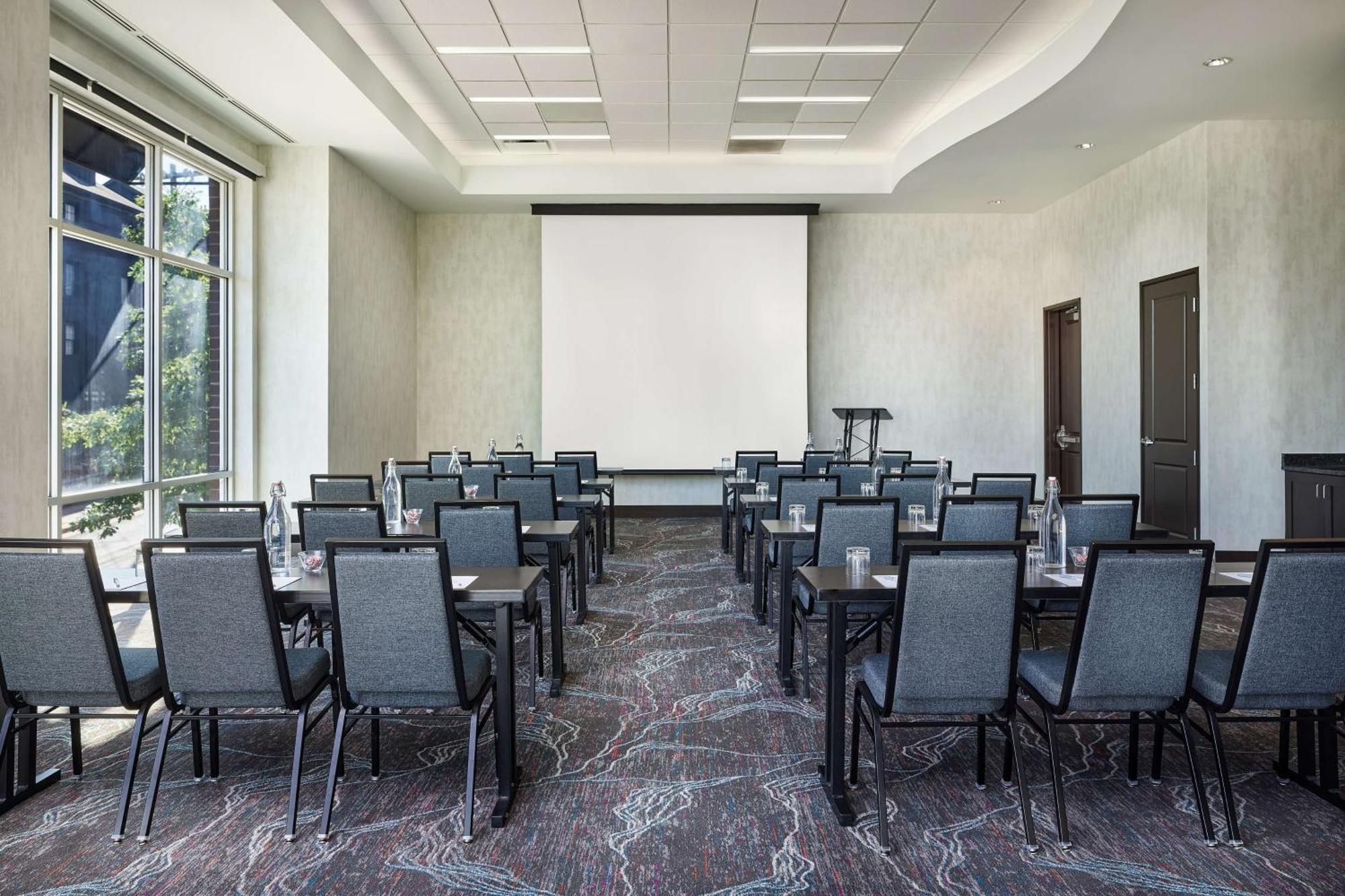 Hilton Garden Inn Nashville Downtown/Convention Center Exterior photo