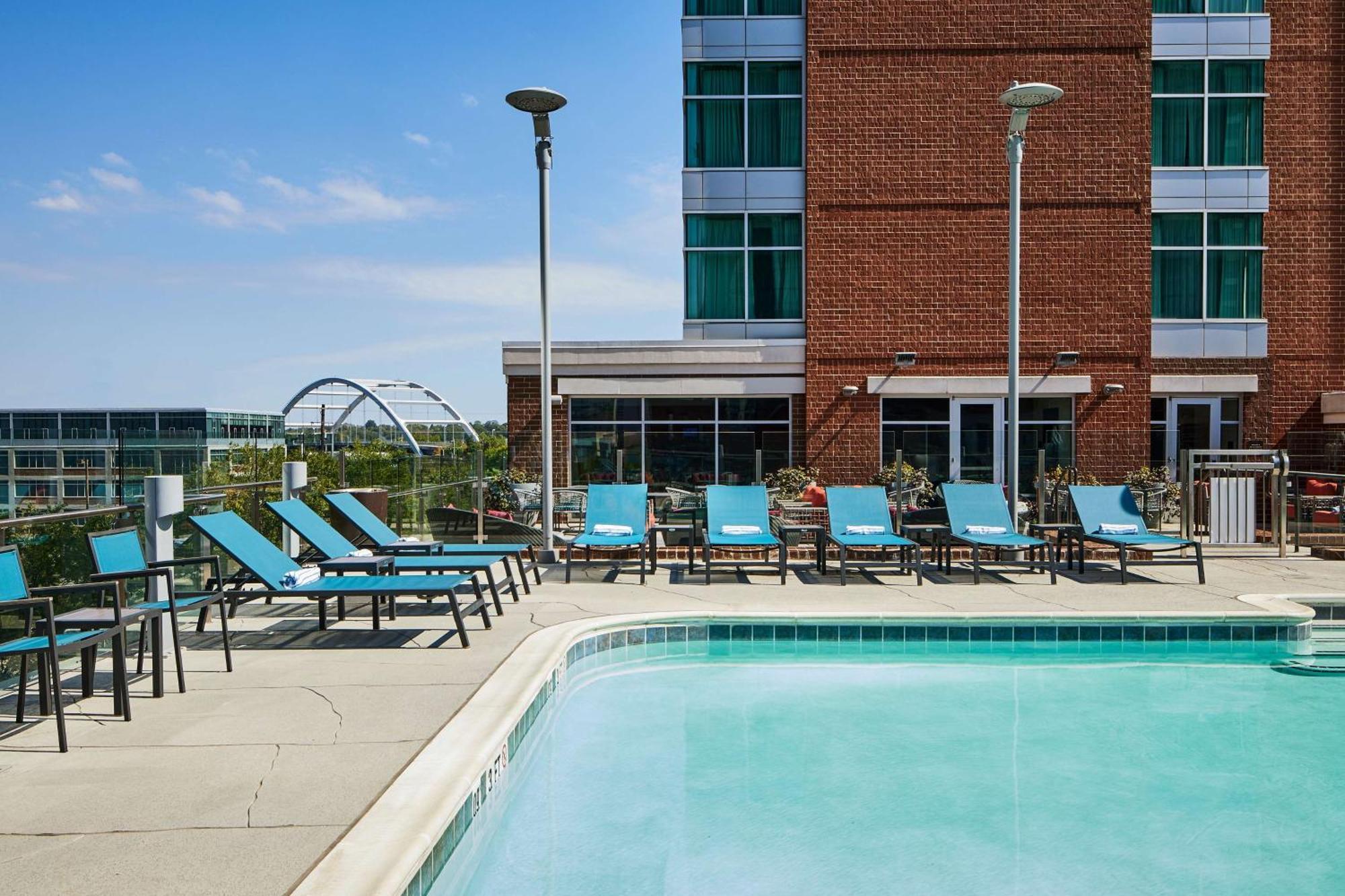 Hilton Garden Inn Nashville Downtown/Convention Center Exterior photo